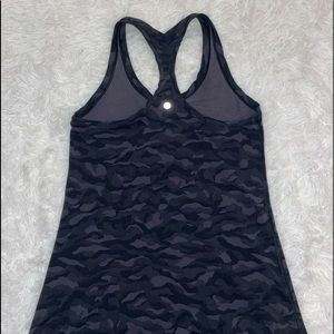 LULU LEMON // Size : L // Condition : Slightly worn, very decent condition